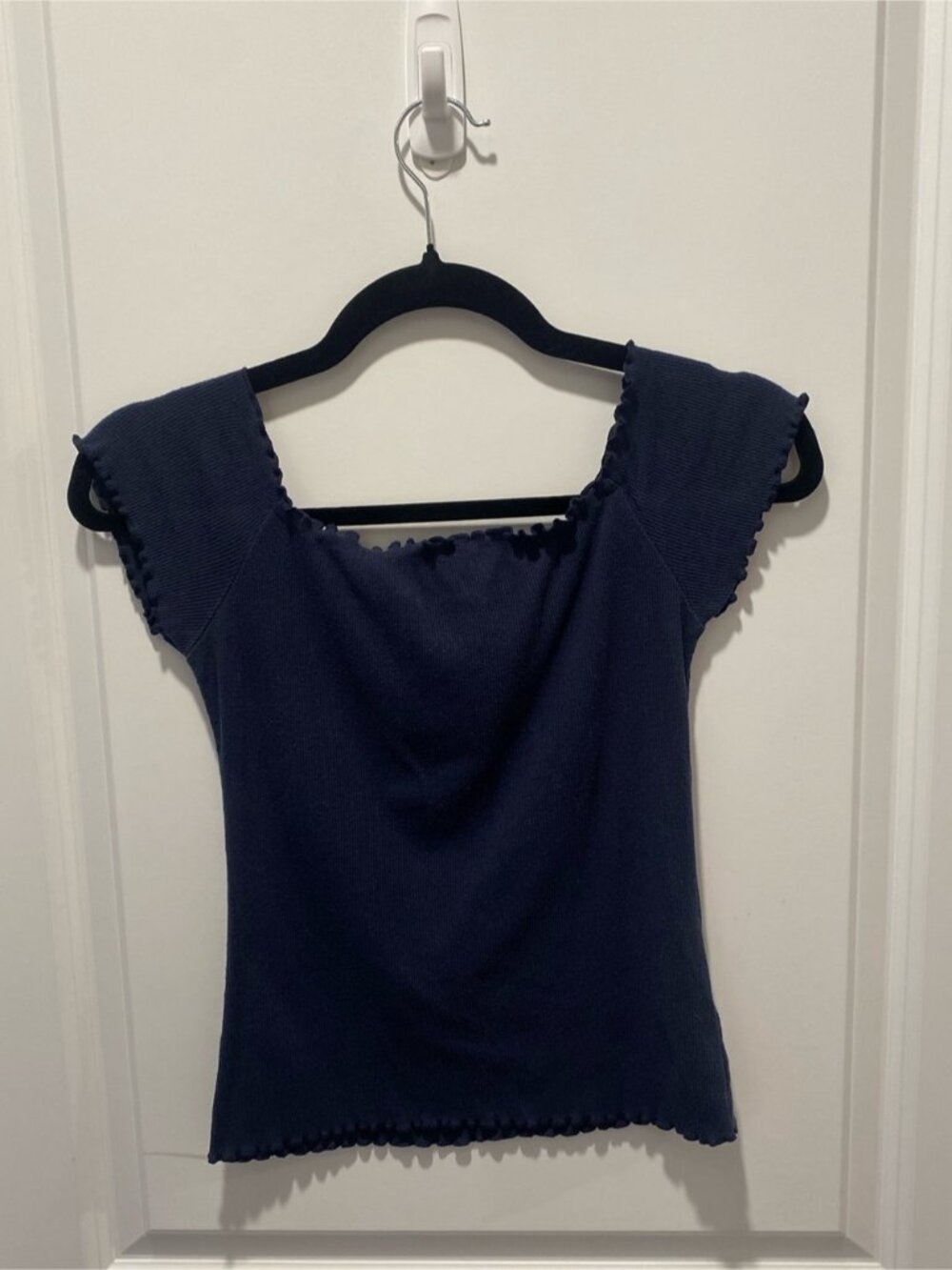 Navy Ribbed Crop Top Flutter Sleeve Lettuce Trim Size M - Picture 2 of 2